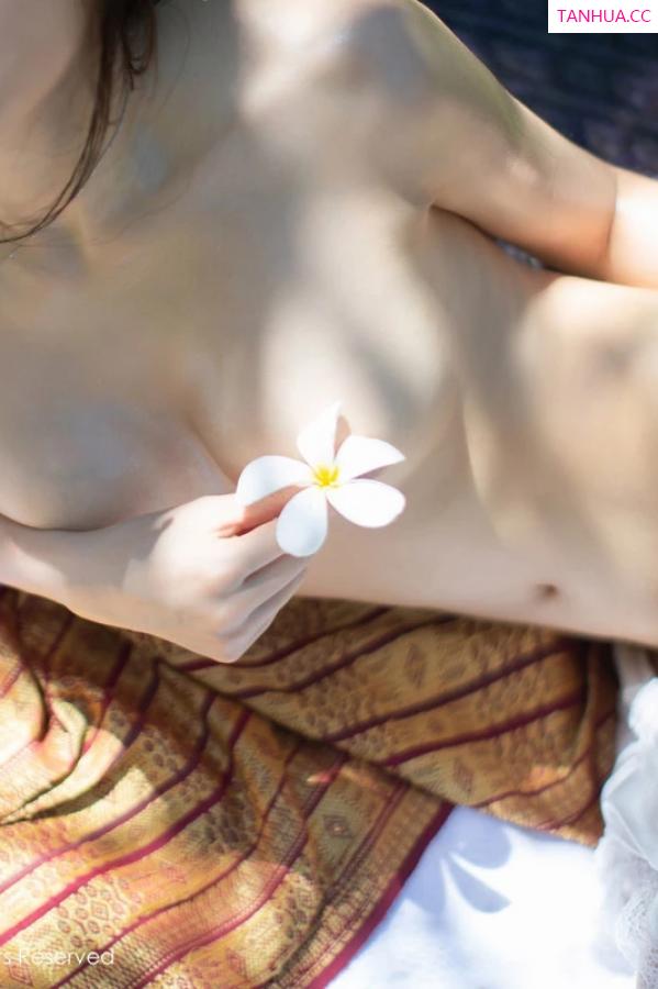 綺裡嘉 绮里嘉 [XiuRen]高清写真图 2024.03.19 No.8256 绮里嘉ula 美腿丝袜第51张图片